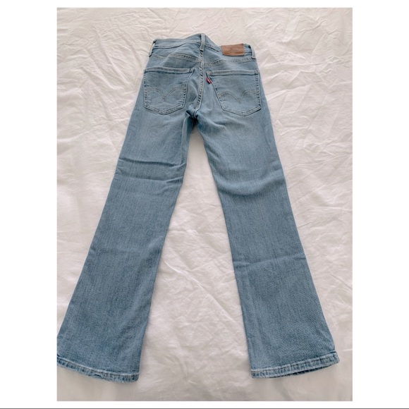 Levi’s Cropped Flare Denim - Picture 2 of 4